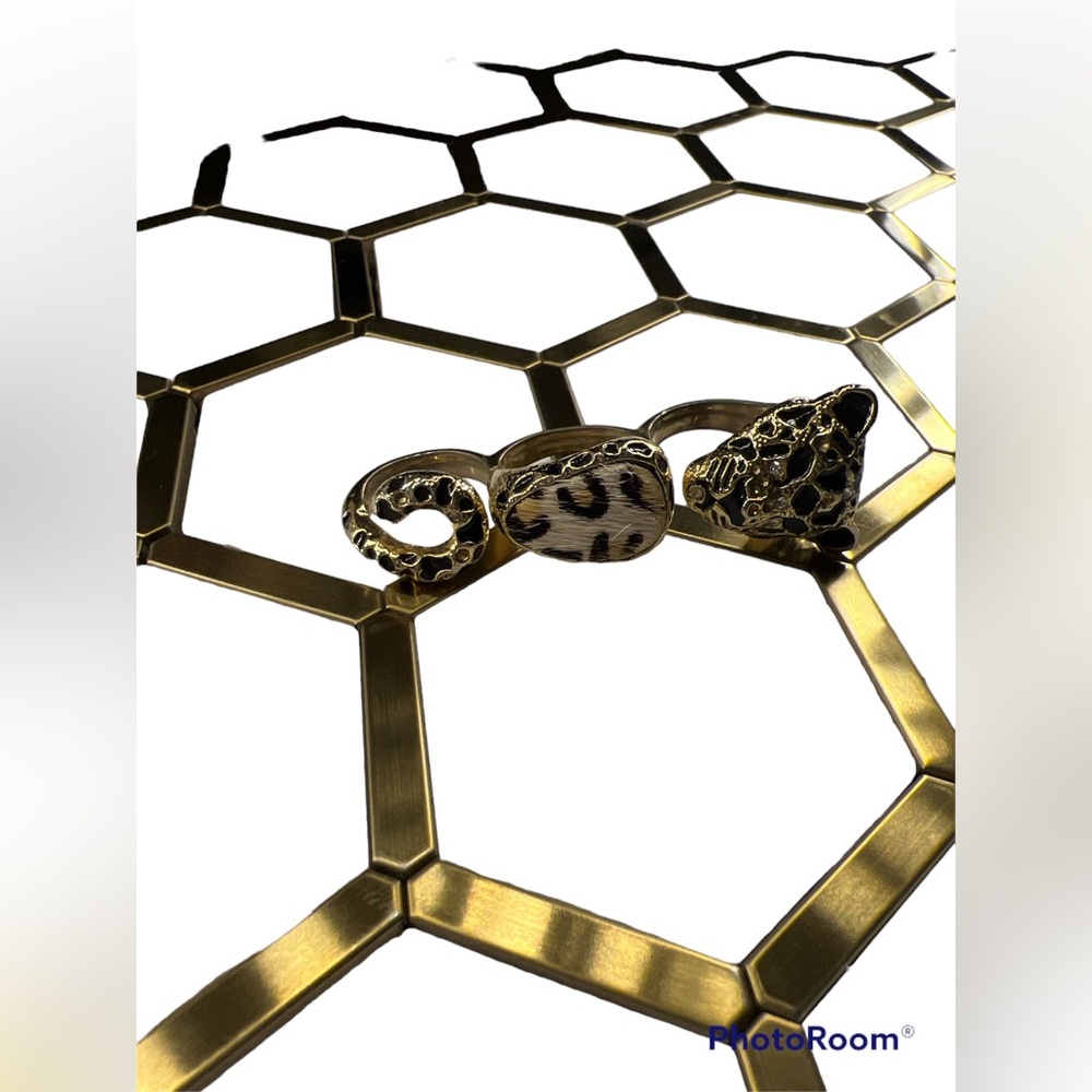 Leopard three finger ring
